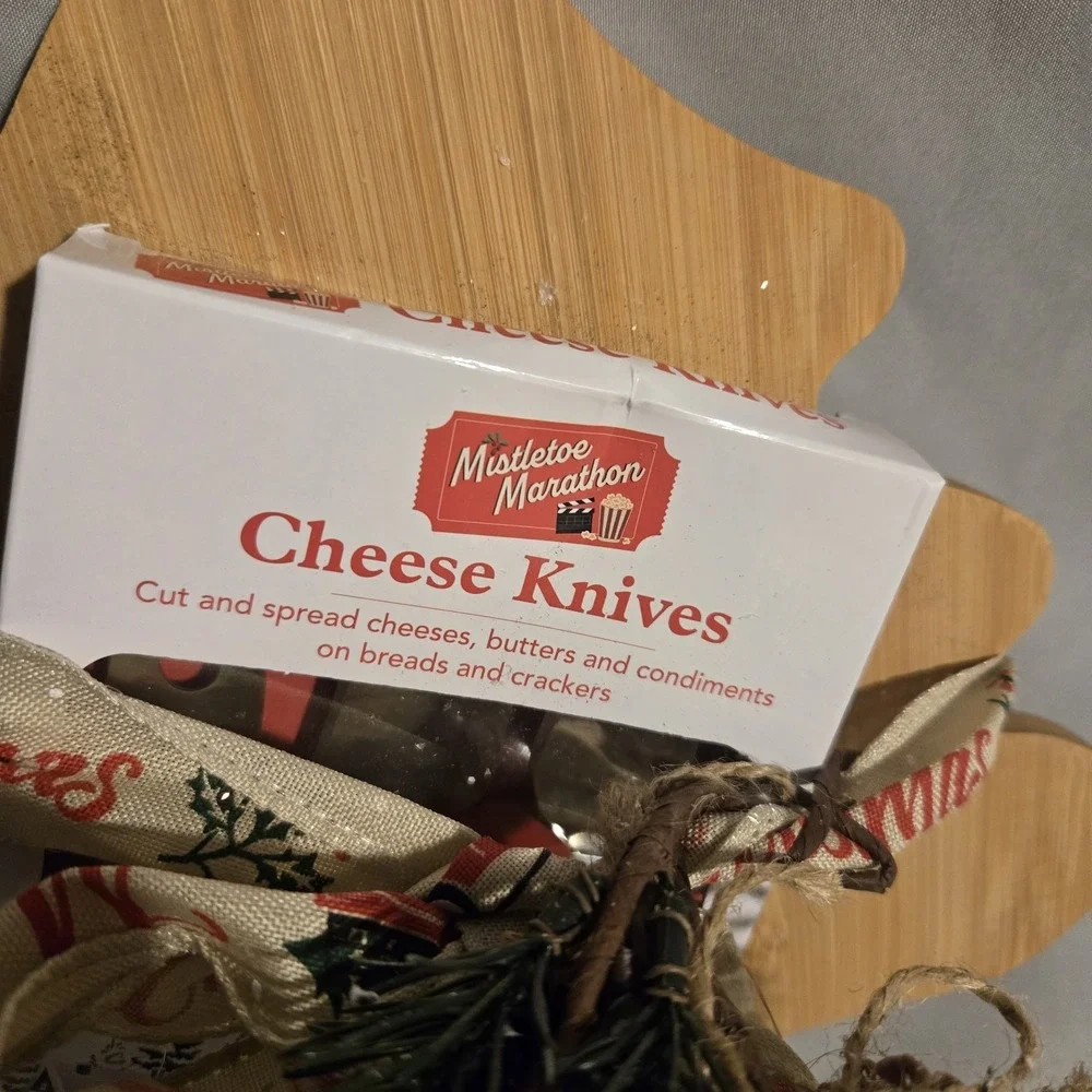Mistletoe Marathon Charcuter-Tree Bamboo Board Cheese Knives Christmas Set